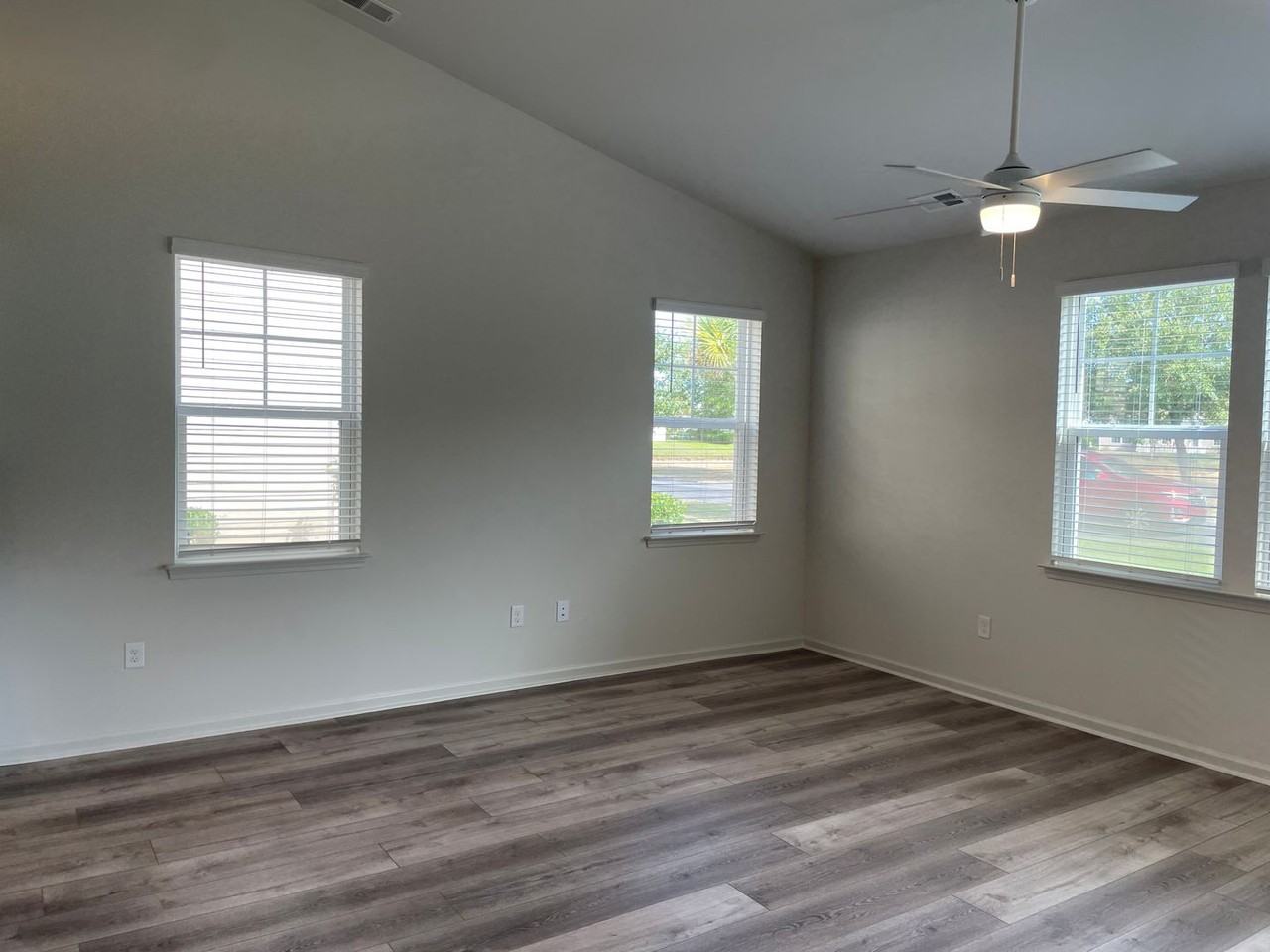 3023 Cedar Creek Ln - Photo 4 of 50