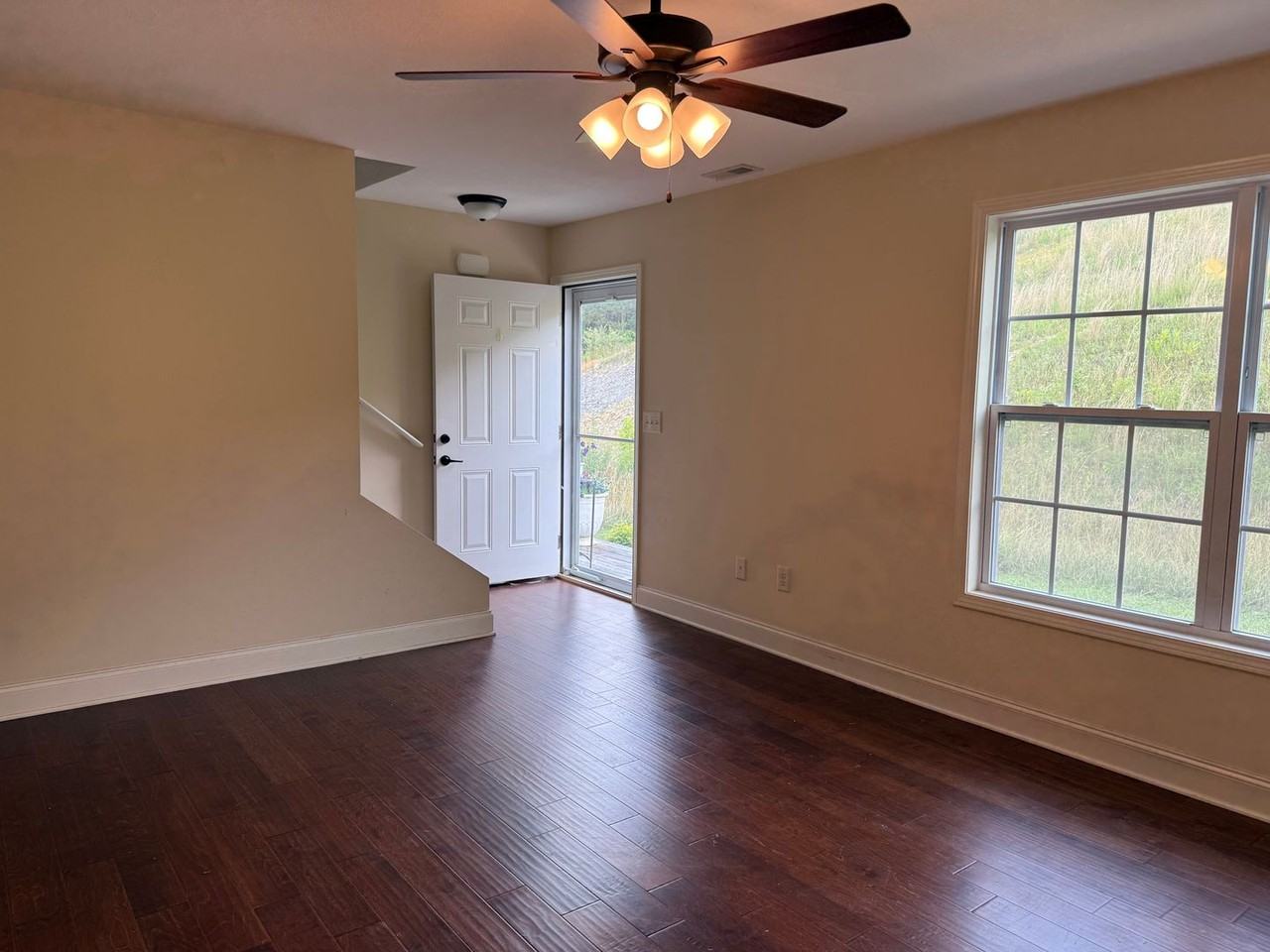 704 Grays Pointe Ct - Photo 4 of 25