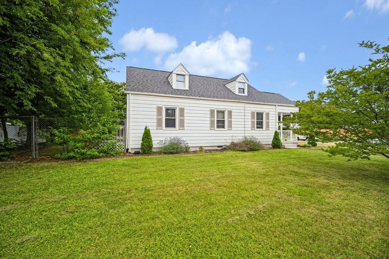 539 Austin St - Photo 3 of 25