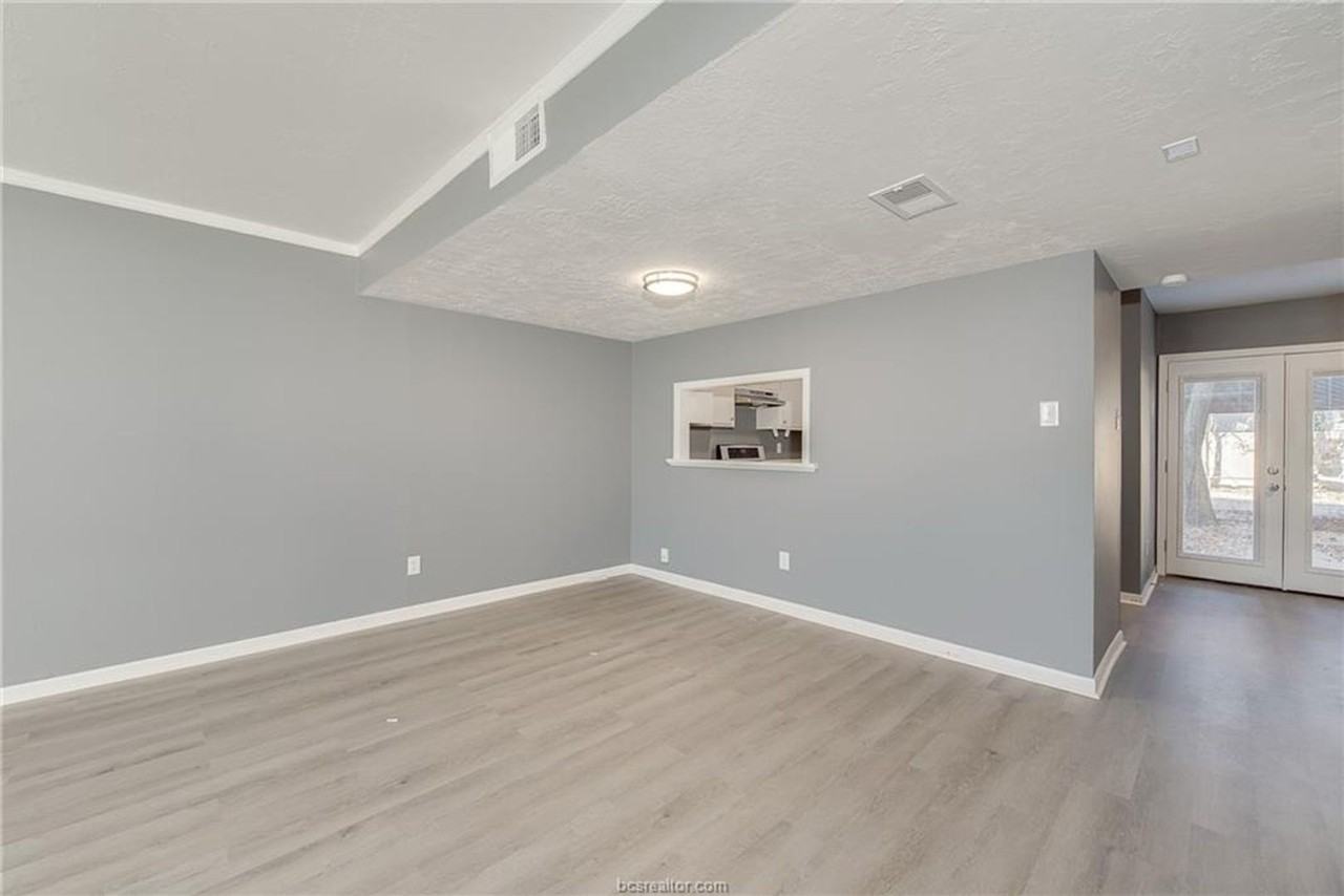 912 Navidad St - Photo 4 of 12