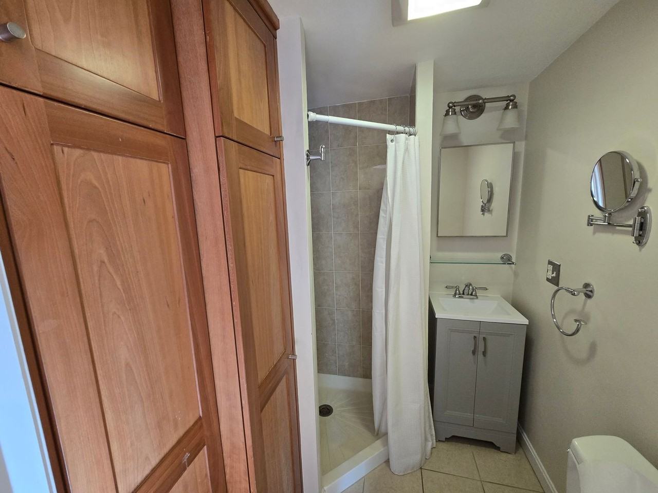 314 W 4th St #3 - Photo 4 of 19