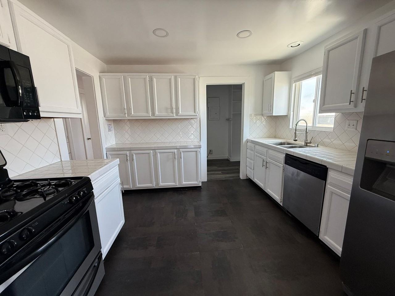208 4th Ave - Photo 3 of 21