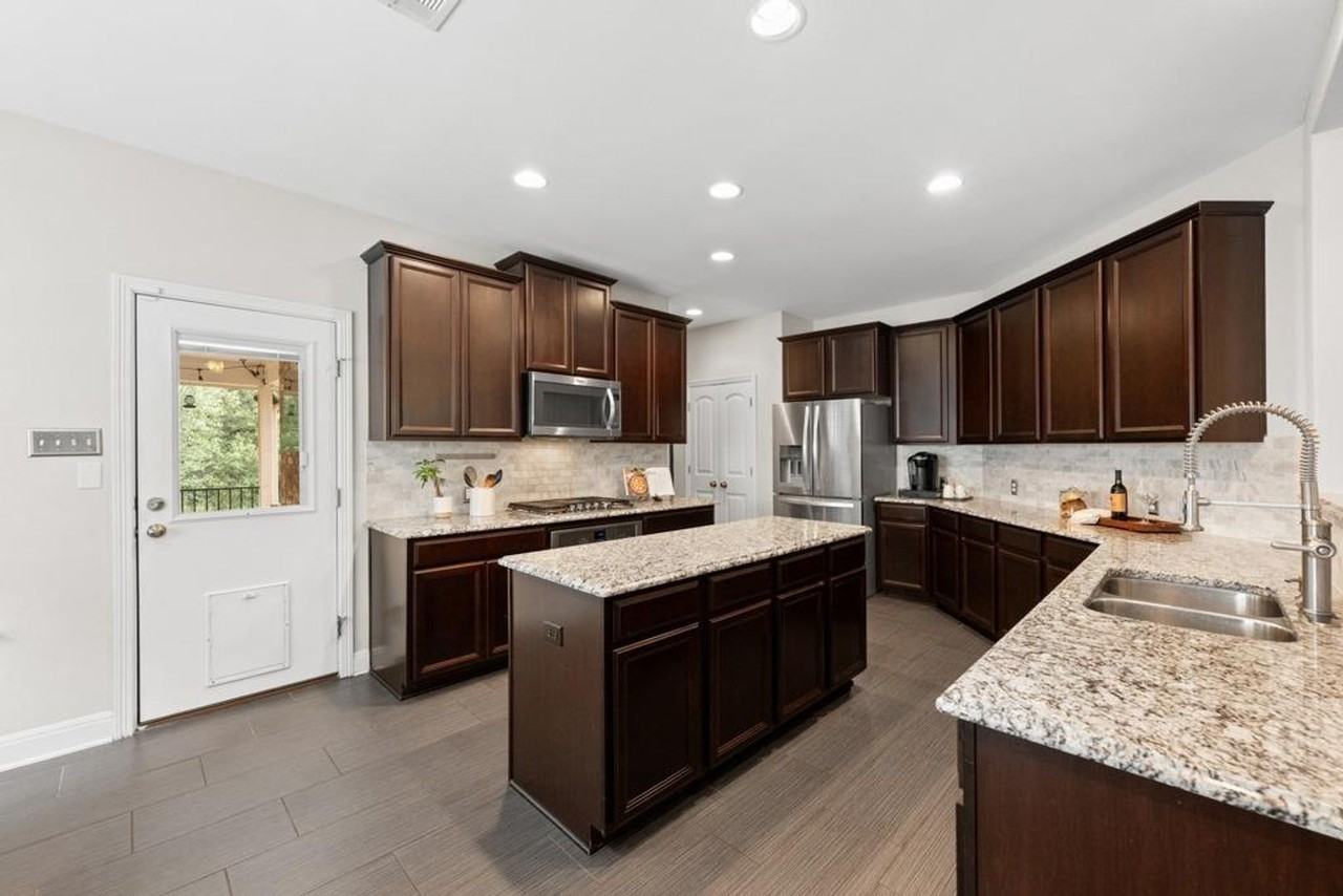 18404 Deleon Bayou Ln - Photo 2 of 16