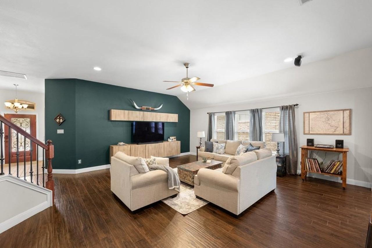 18404 Deleon Bayou Ln - Photo 3 of 16