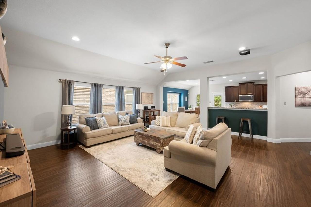 18404 Deleon Bayou Ln - Photo 4 of 16