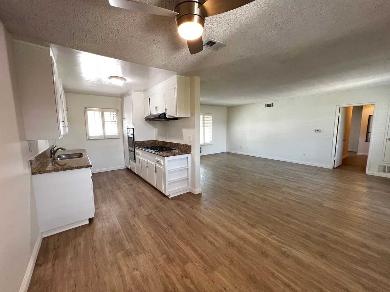 12411 Breezewood Dr - Photo 3 of 16