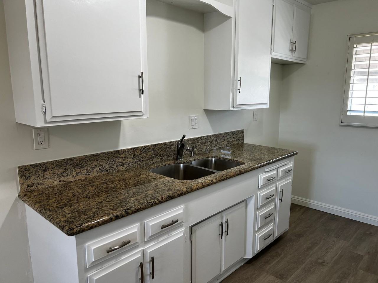 12411 Breezewood Dr - Photo 5 of 16