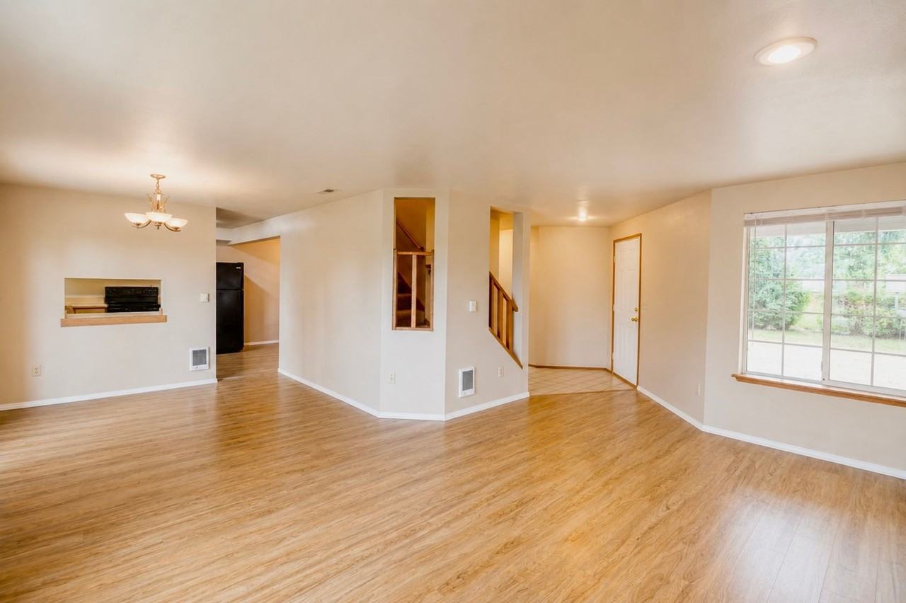 905 51st St Ne - Photo 2 of 26