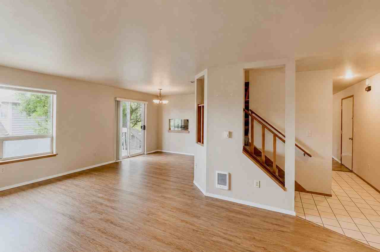 905 51st St Ne - Photo 3 of 26