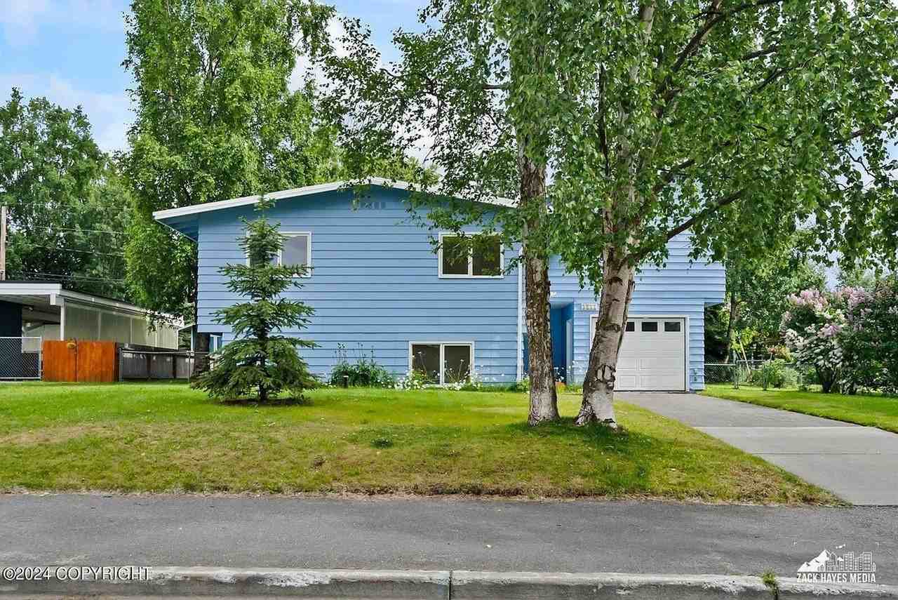 4071 Macinnes St - Photo 3 of 43