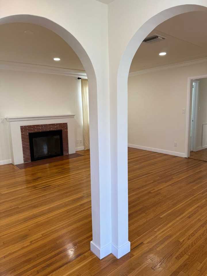 2523 S Bentley Ave - Photo 4 of 25