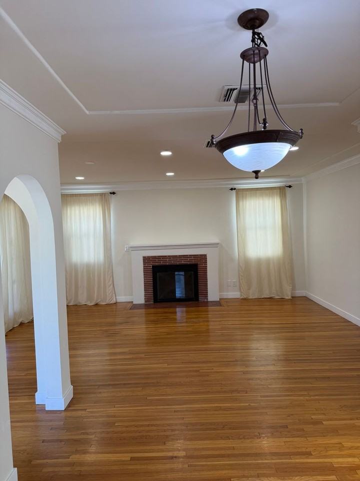 2523 S Bentley Ave - Photo 5 of 25
