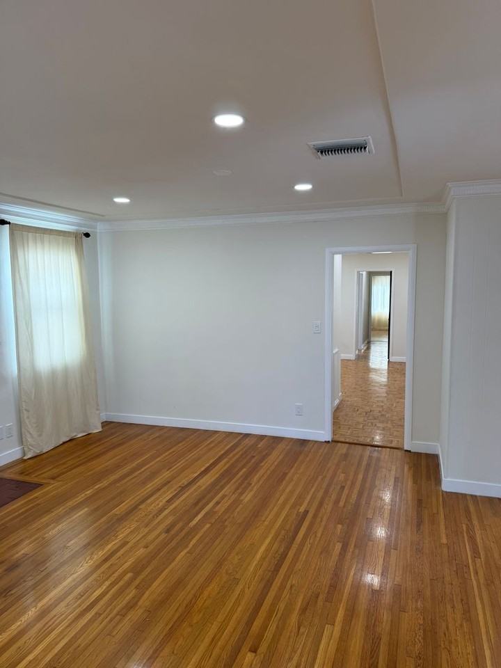 2523 S Bentley Ave - Photo 6 of 25