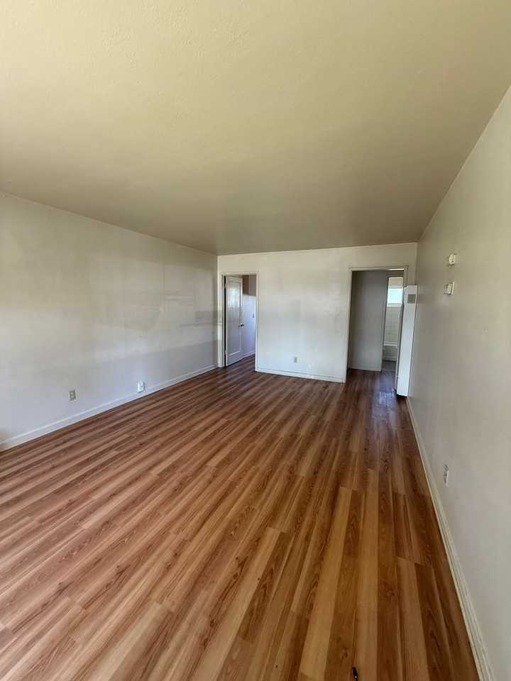 618 Utah St - Photo 3 of 12