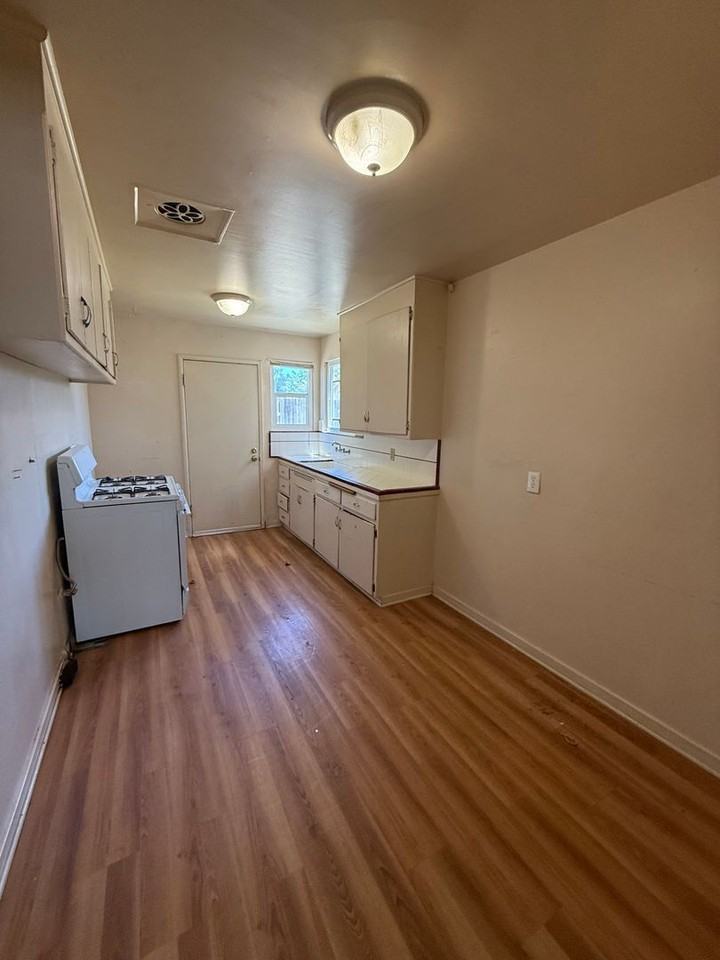 618 Utah St - Photo 4 of 12