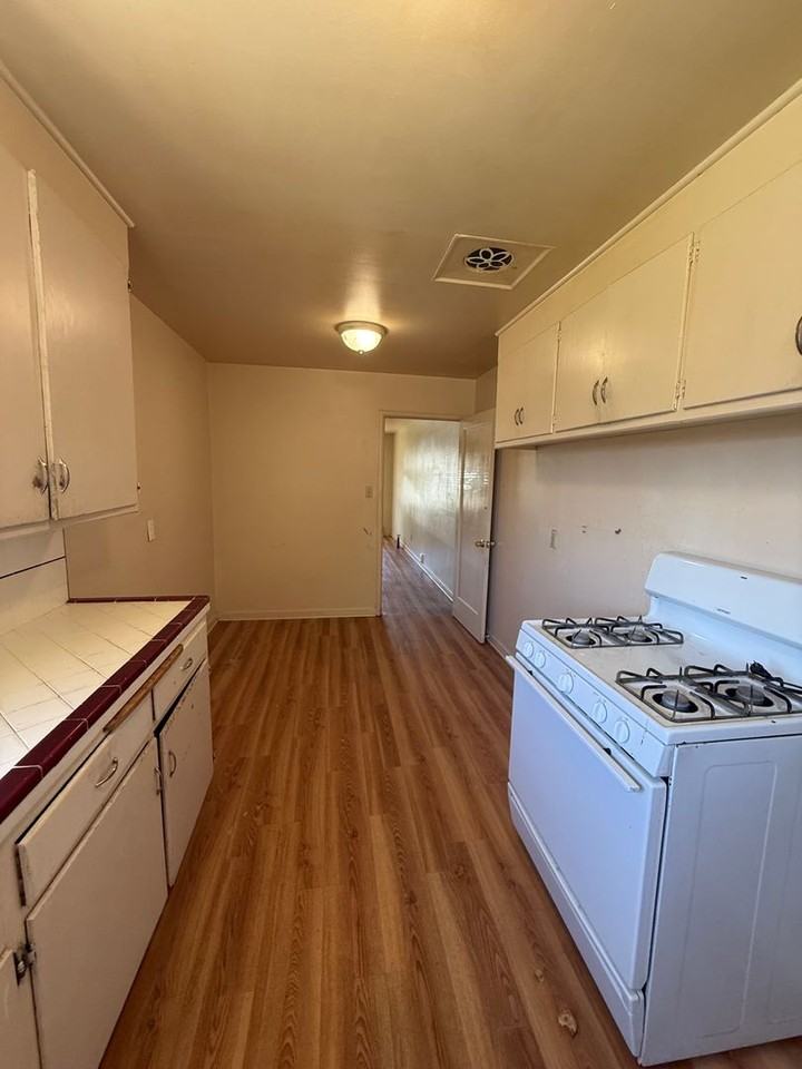618 Utah St - Photo 5 of 12