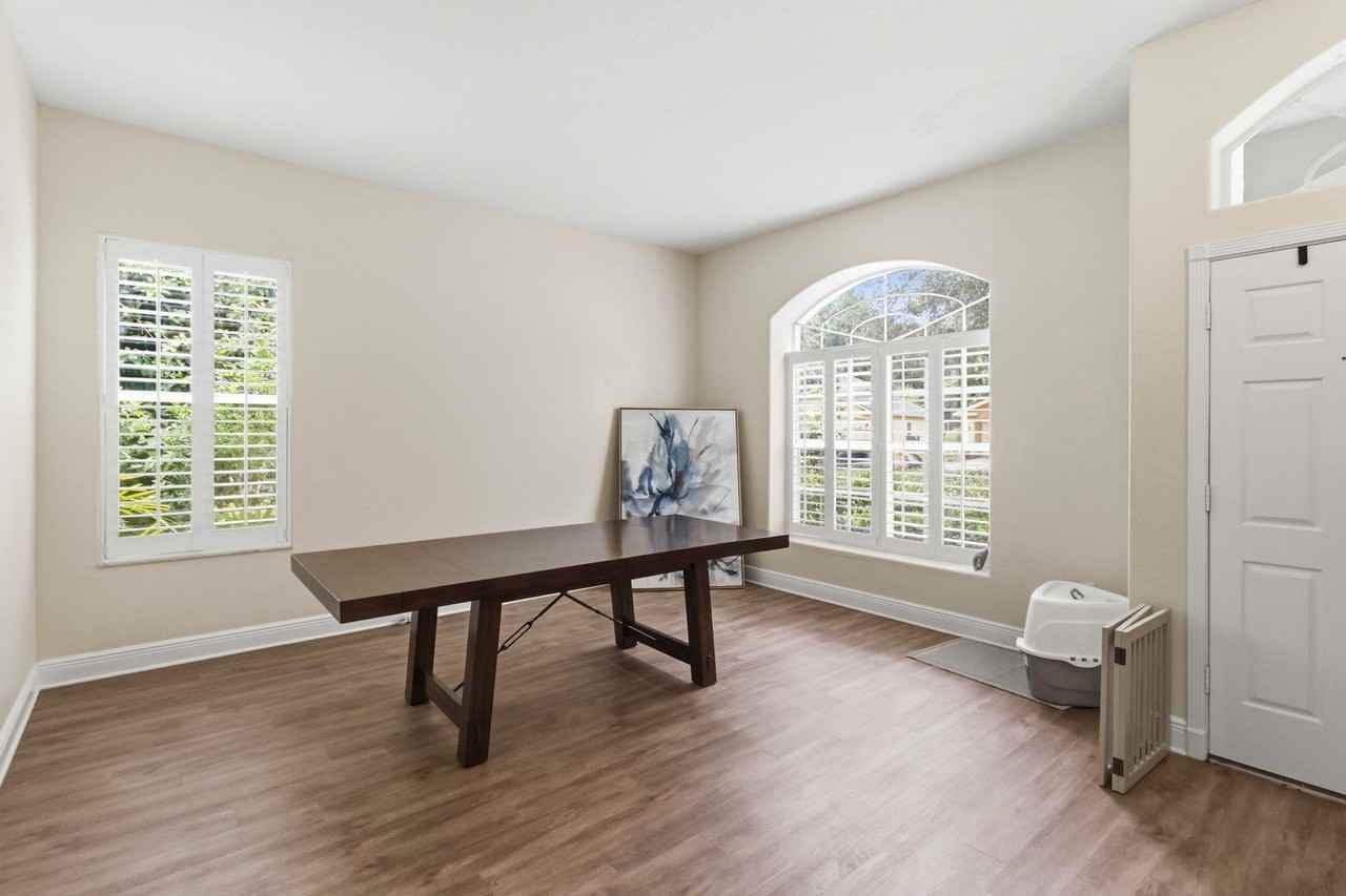 5028 Southampton Cir - Photo 4 of 33