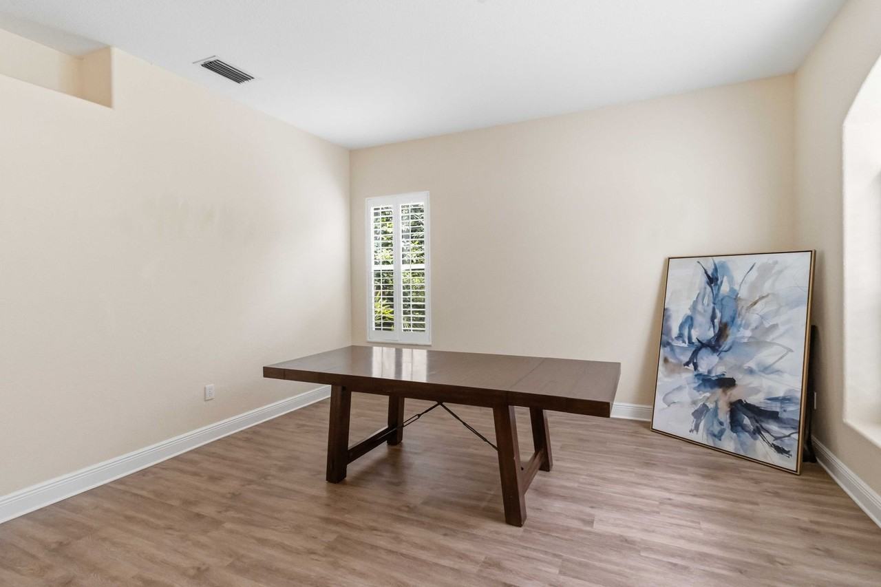 5028 Southampton Cir - Photo 5 of 33