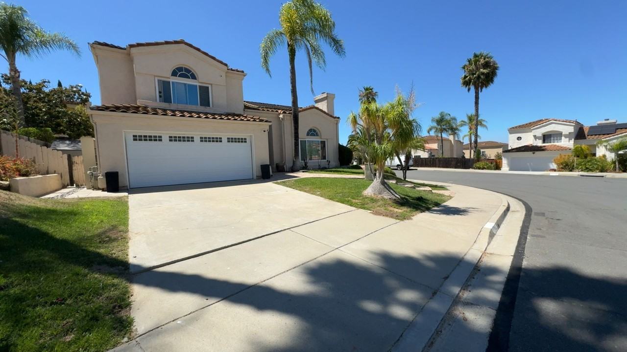 1659 Lisbon Pl - Photo 2 of 27