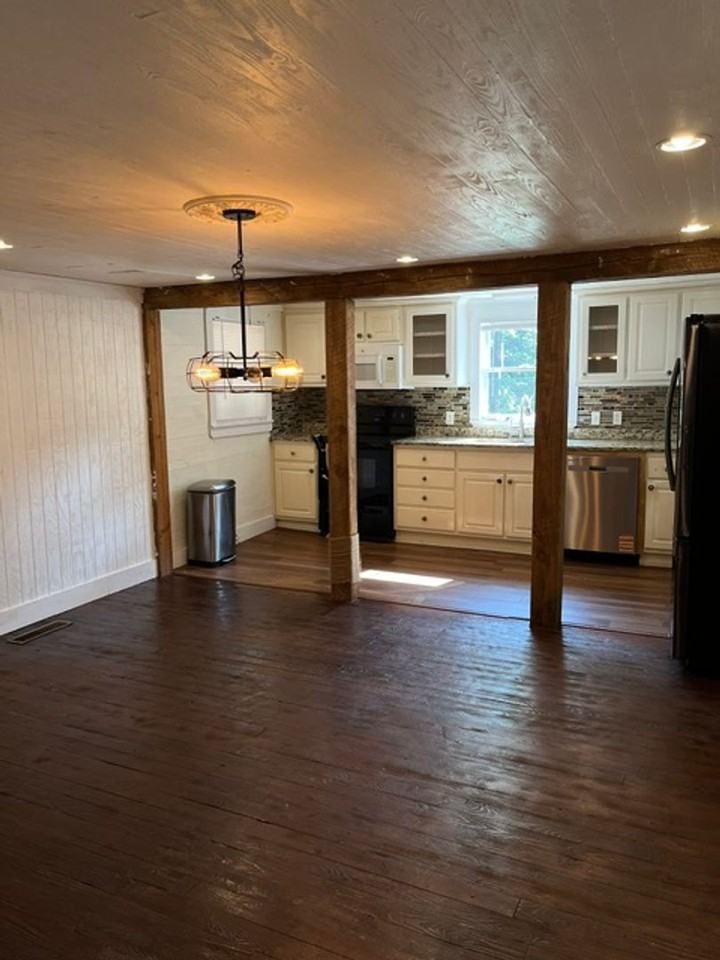 3639 White Sulphur Rd - Photo 3 of 6