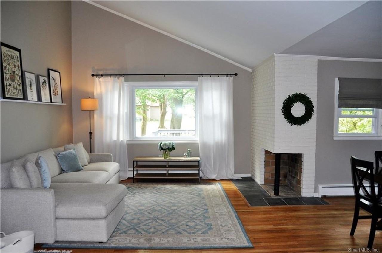 61 Carlyle Rd - Photo 3 of 15