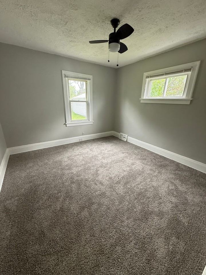15809 Raymond St - Photo 5 of 11