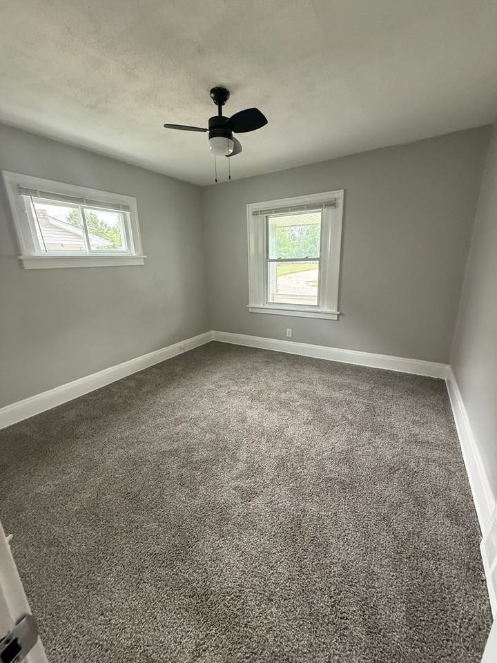15809 Raymond St - Photo 6 of 11