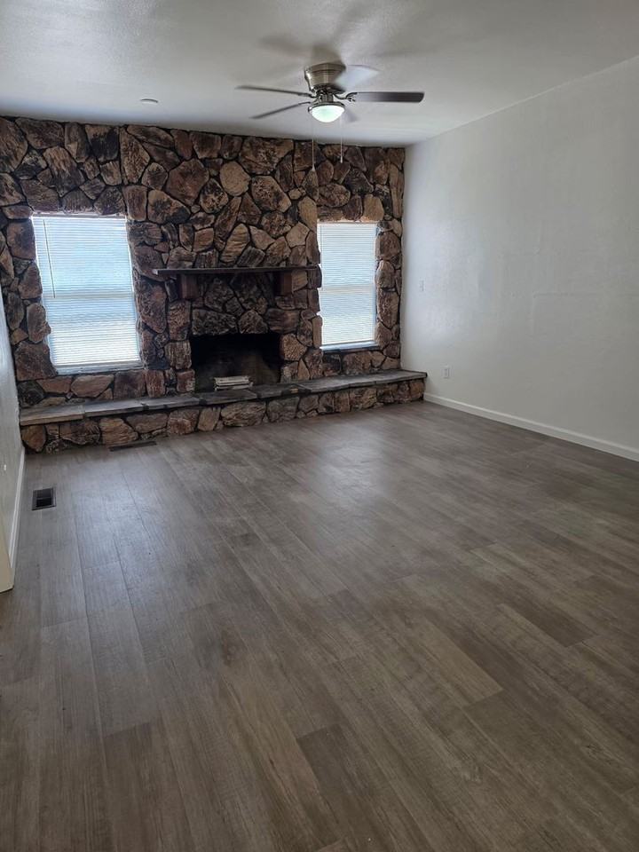 5063 Central Ave - Photo 4 of 22
