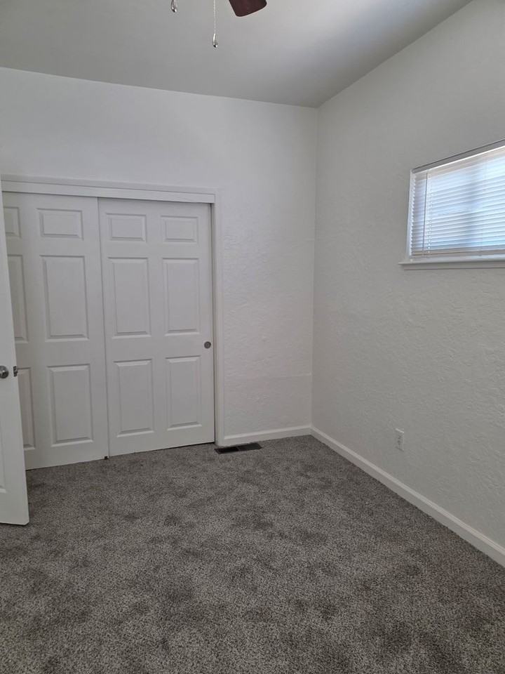 5063 Central Ave - Photo 6 of 22
