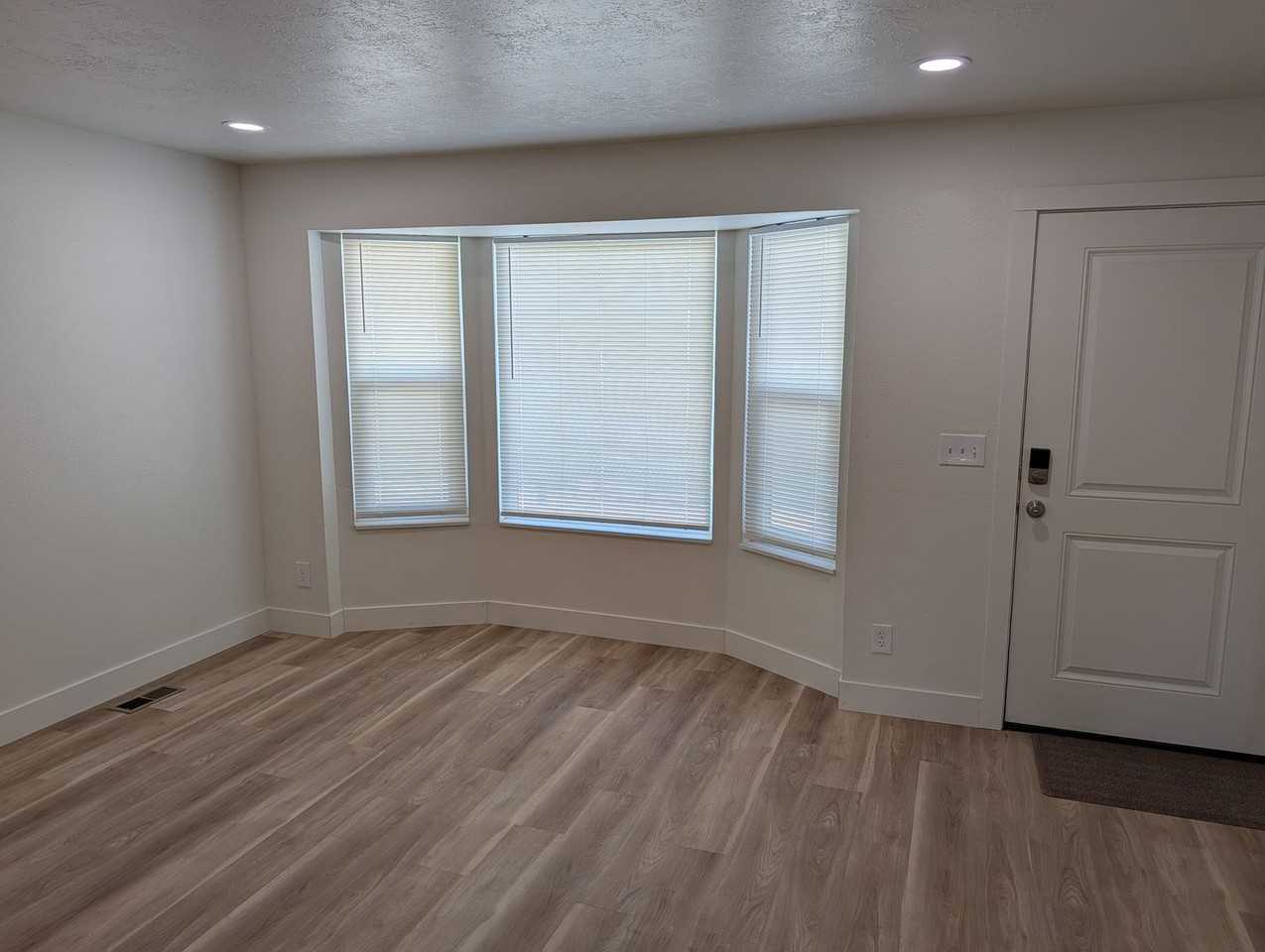 9026 S Goddard Cir - Photo 3 of 31