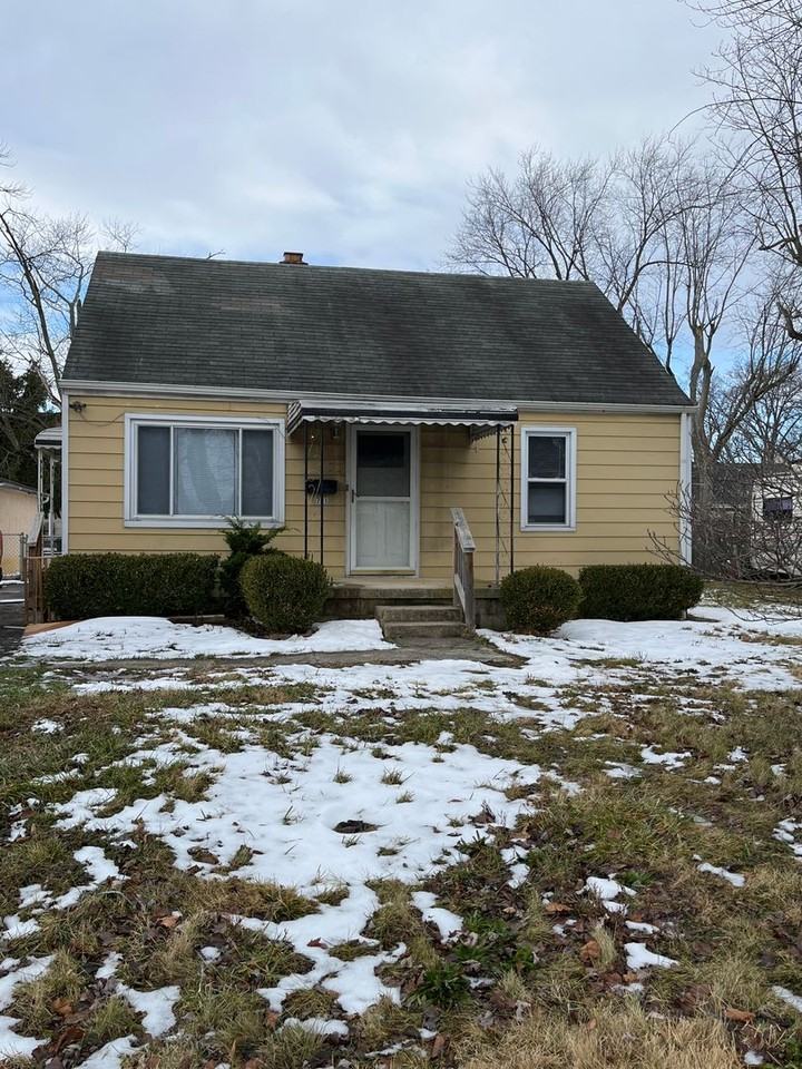 701 Elizabeth Ave - Photo 2 of 28
