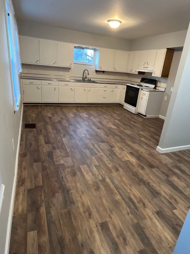 701 Elizabeth Ave - Photo 3 of 28