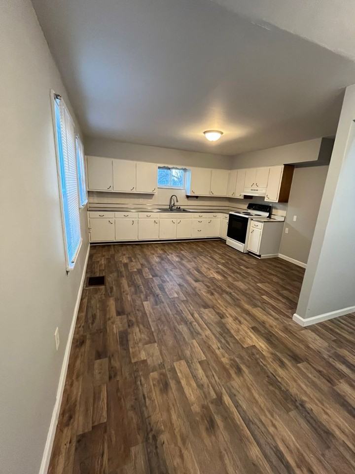 701 Elizabeth Ave - Photo 4 of 28