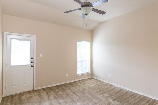 1405 Piedmont Dr - Photo 5 of 10