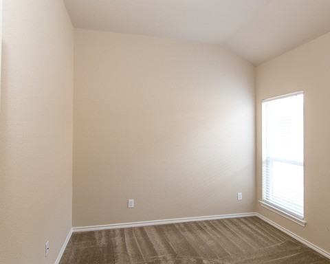 1405 Piedmont Dr - Photo 7 of 10
