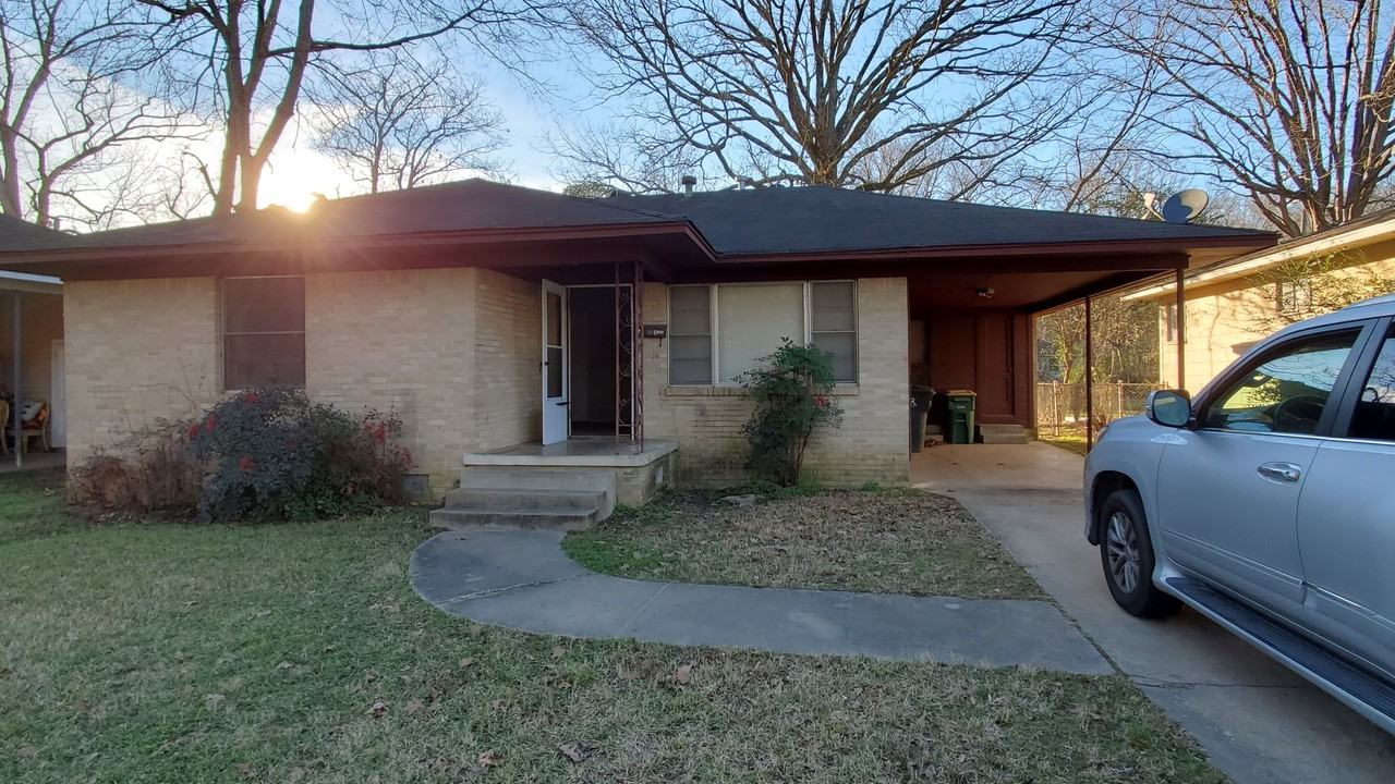 3208 Whitfield St - Photo 3 of 15