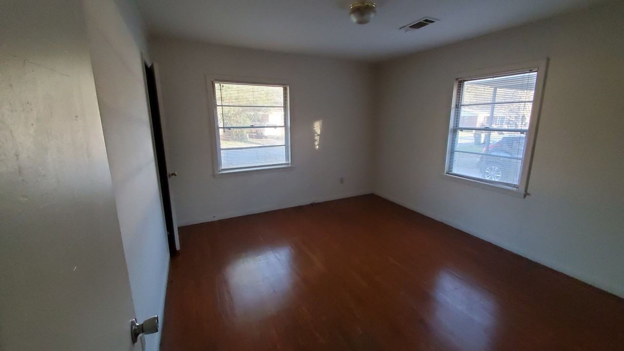 3208 Whitfield St - Photo 5 of 15