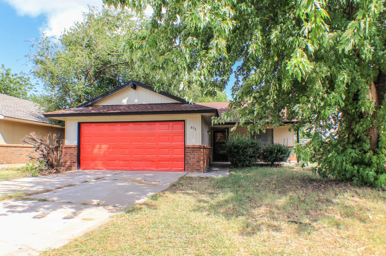 833 Nw 113th St - Photo 2 of 33