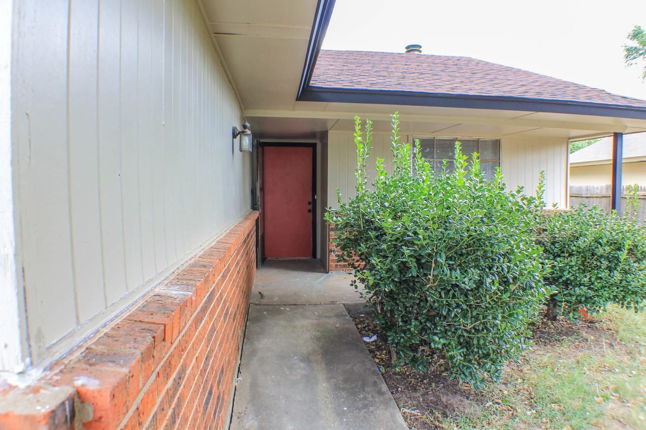 833 Nw 113th St - Photo 4 of 33