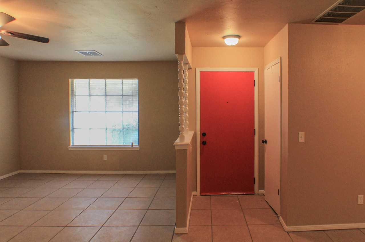 833 Nw 113th St - Photo 7 of 33