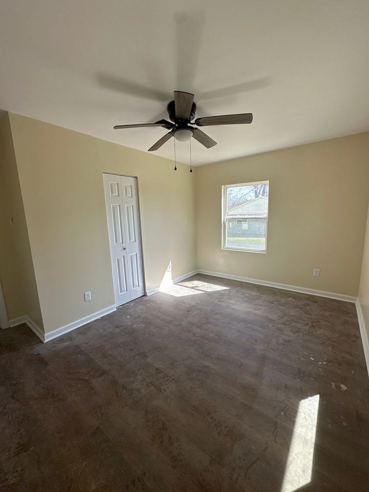 221 Warren St - Photo 3 of 7