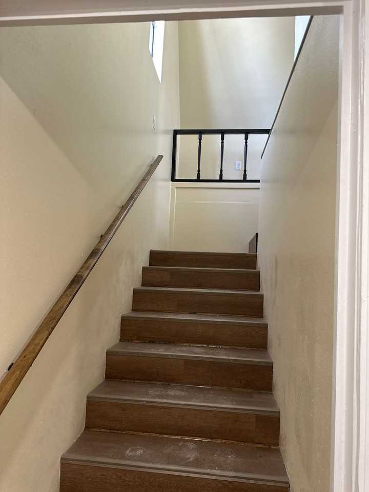221 Warren St - Photo 6 of 7