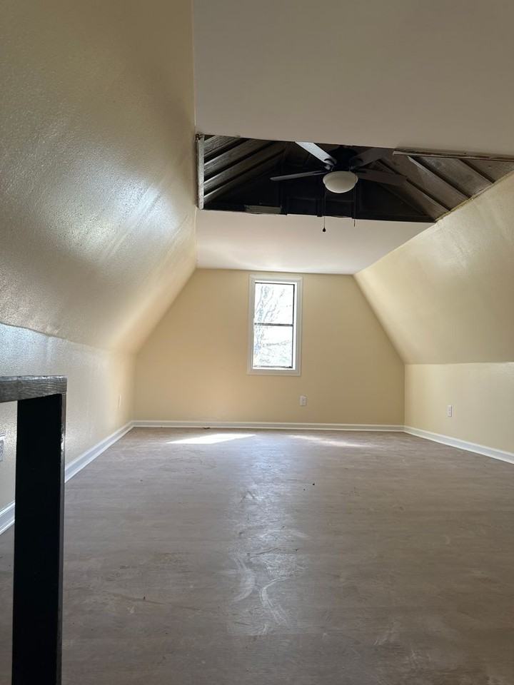 221 Warren St - Photo 7 of 7