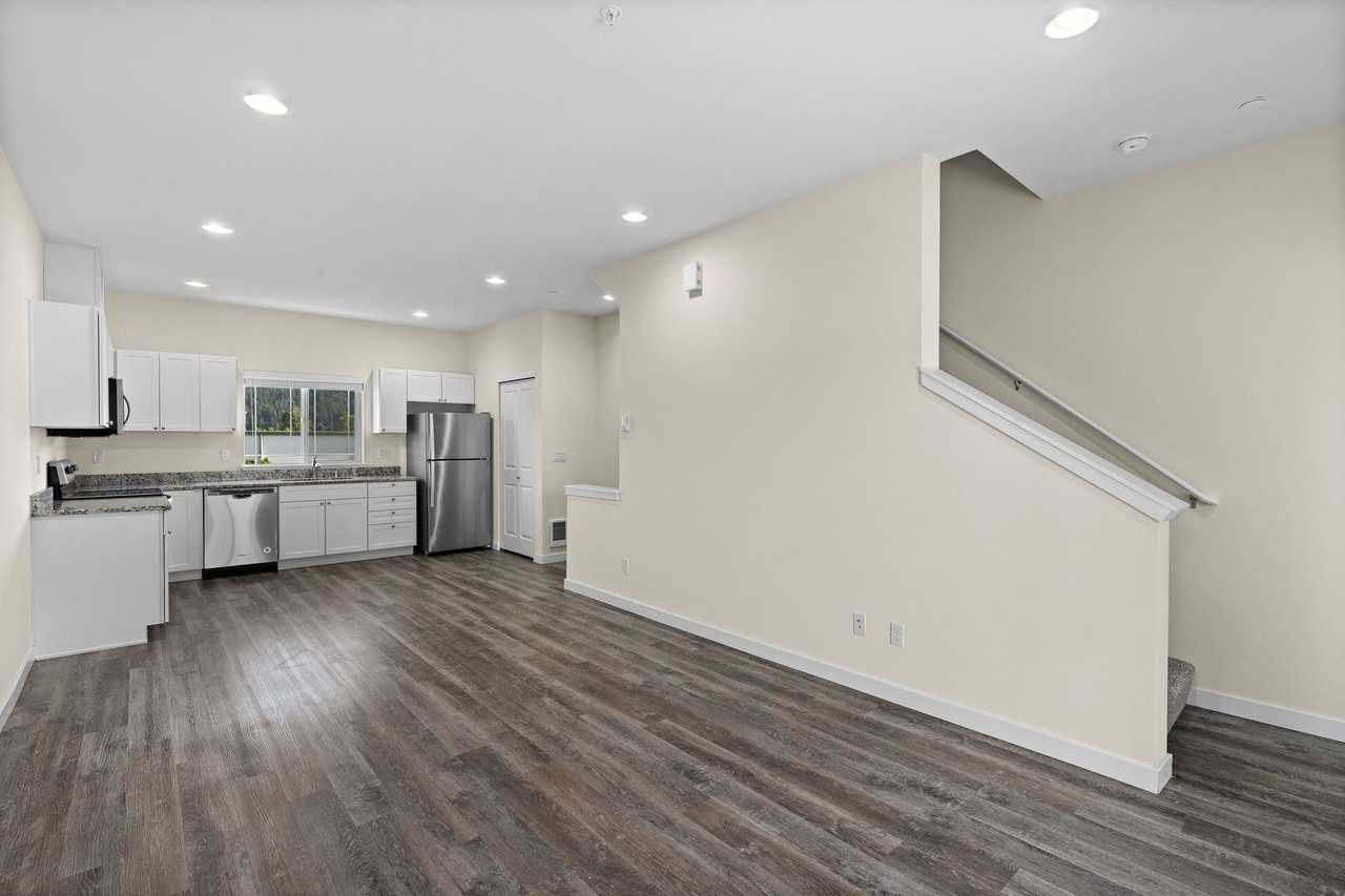 6215 Parker Rd E #6 - Photo 5 of 16