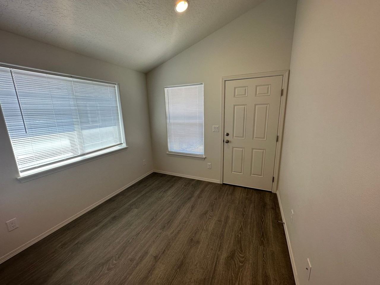 805 805 NE Lafayette - 02 #02 - Photo 3 of 12