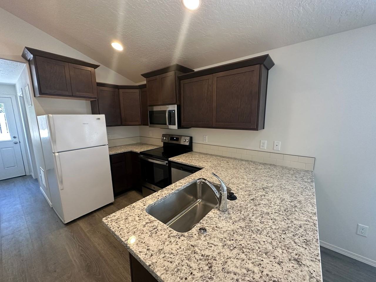 805 805 NE Lafayette - 02 #02 - Photo 5 of 12