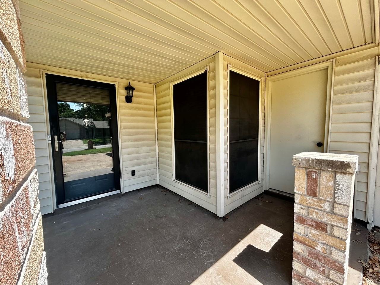 4205 Greencrest Dr - Photo 2 of 22