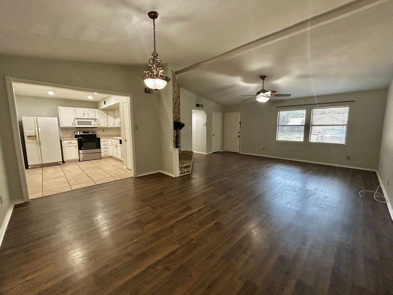 4205 Greencrest Dr - Photo 4 of 22