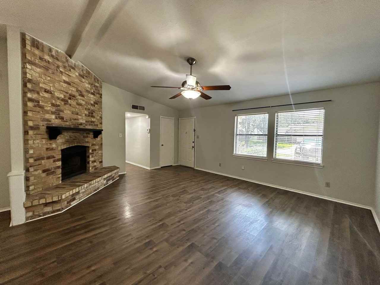 4205 Greencrest Dr - Photo 5 of 22
