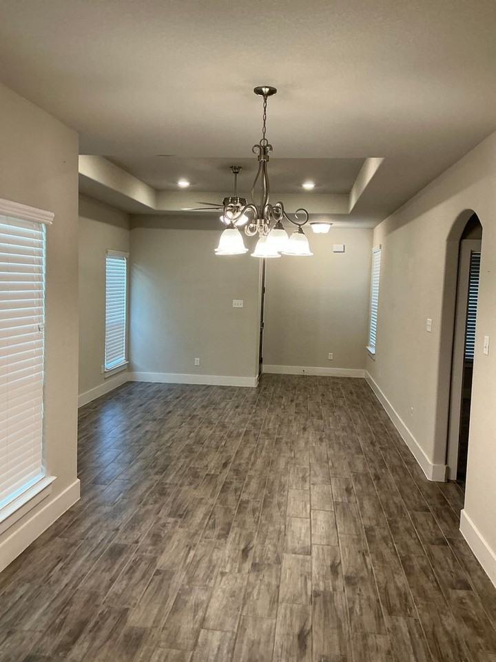 673 The Cottages Dr - Photo 2 of 9